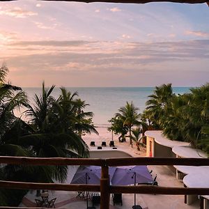 Beach Front Hotel Boutique Dk House